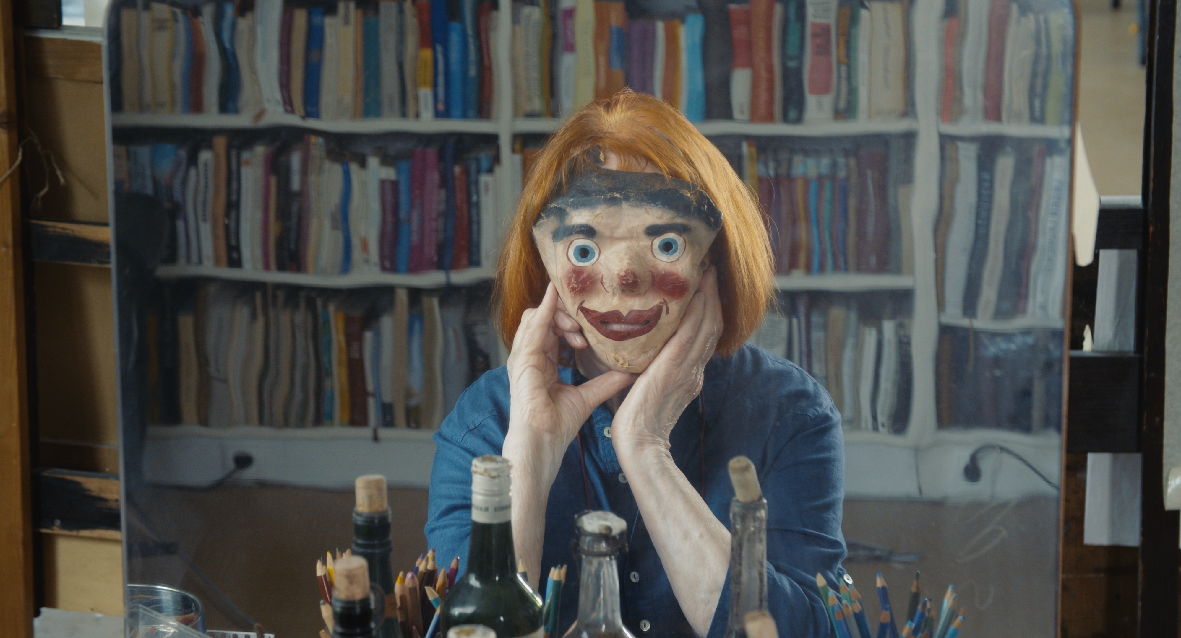 Still von einem Film von Christiana Perschon mit Florentina Pakosta Wenn ich mich zeichne, existiere ich dreifach, 2023